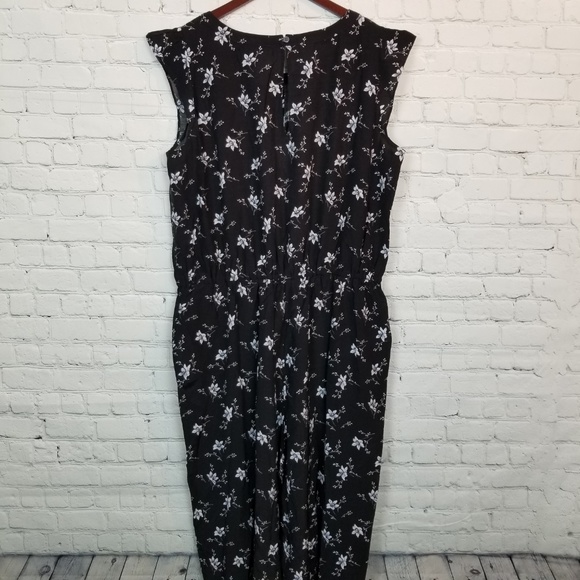 Loft Plus Black Floral Cap Sleeve Jumpsuit NWT - Picture 7 of 8